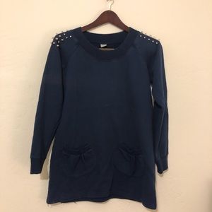 Blue Sweatshirt with spikes and pockets